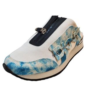 BUNDLE 2 ITEMS FOR $8✨

DKNY Melyss blue mule sneakers ✨